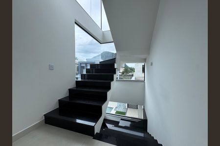 Apartamento à venda com 240m², 3 quartos e 2 vagasEscada