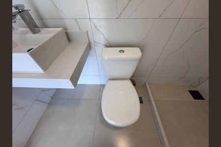 Apartamento à venda com 240m², 3 quartos e 2 vagasSuíte 1 - Banheiro