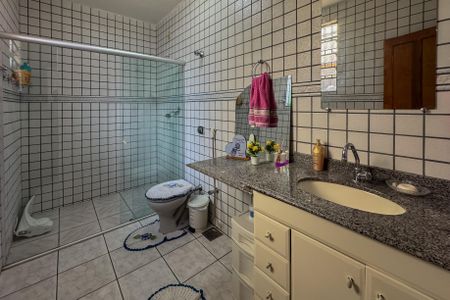 Casa à venda com 220m², 3 quartos e 4 vagasBanheiro da Suíte