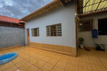 Casa à venda com 220m², 3 quartos e 4 vagasQuintal