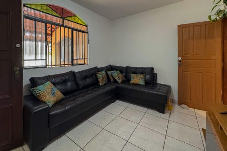 Sala de casa à venda com 3 quartos, 220m² em Pompéia, Belo Horizonte