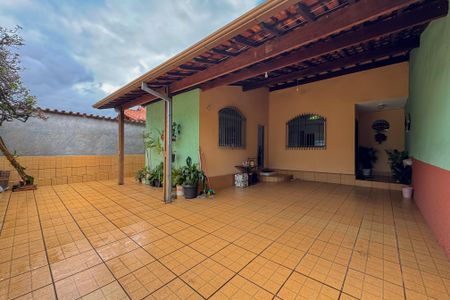 Entrada de casa à venda com 3 quartos, 220m² em Pompéia, Belo Horizonte