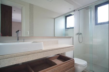 Banheiro da Suíte de apartamento à venda com 2 quartos, 80m² em Vila Ipiranga, Porto Alegre