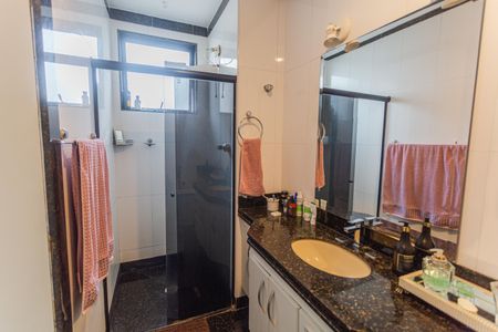 Apartamento à venda com 260m², 4 quartos e 3 vagas Apartamento à venda com 260m², 4 quartos e 3 vagasBanheiro da Suíte 2