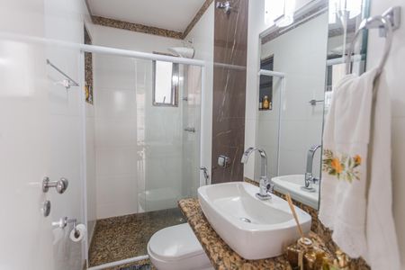 Apartamento à venda com 260m², 4 quartos e 3 vagas Apartamento à venda com 260m², 4 quartos e 3 vagasBanheiro Social na Cobertura