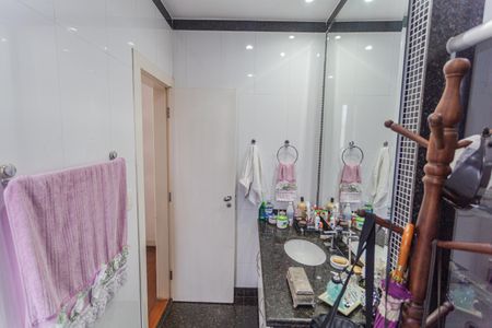 Apartamento à venda com 260m², 4 quartos e 3 vagas Apartamento à venda com 260m², 4 quartos e 3 vagasBanheiro da Suíte 1