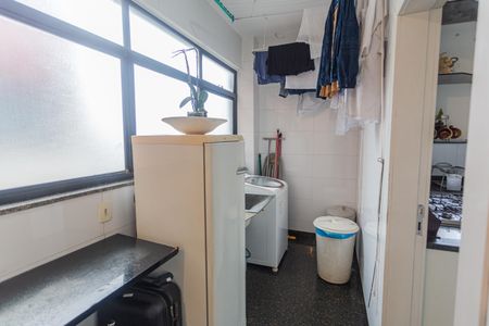 Apartamento à venda com 260m², 4 quartos e 3 vagas Apartamento à venda com 260m², 4 quartos e 3 vagasÁrea de Serviço