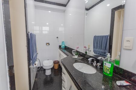 Apartamento à venda com 260m², 4 quartos e 3 vagas Apartamento à venda com 260m², 4 quartos e 3 vagasBanheiro da Suíte 3