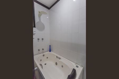 Apartamento à venda com 260m², 4 quartos e 3 vagas Apartamento à venda com 260m², 4 quartos e 3 vagasBanheiro da Suíte 1