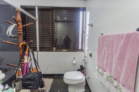 Apartamento à venda com 260m², 4 quartos e 3 vagas Apartamento à venda com 260m², 4 quartos e 3 vagasBanheiro da Suíte 1