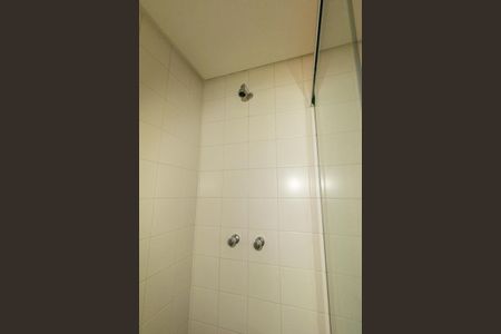 Banheiro Social de kitnet/studio para alugar com 1 quarto, 40m² em Centro, Curitiba