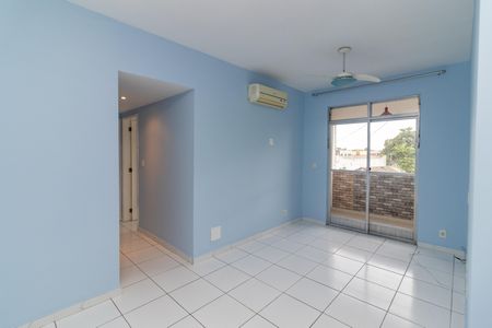 Sala de apartamento para alugar com 3 quartos, 79m² em Rocha Miranda, Rio de Janeiro