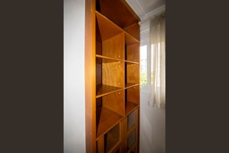 Armário da escada de apartamento para alugar com 1 quarto, 94m² em Vila Suzana, São Paulo