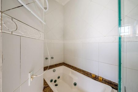 Casa de condomínio à venda com 175m², 2 quartos e 1 vagaBanheiro 