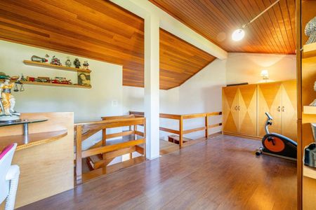 Casa de condomínio à venda com 175m², 2 quartos e 1 vagasótão