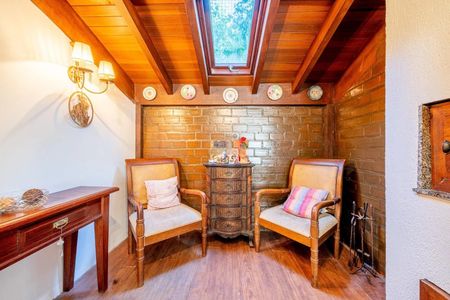 Casa de condomínio à venda com 175m², 2 quartos e 1 vagasótão