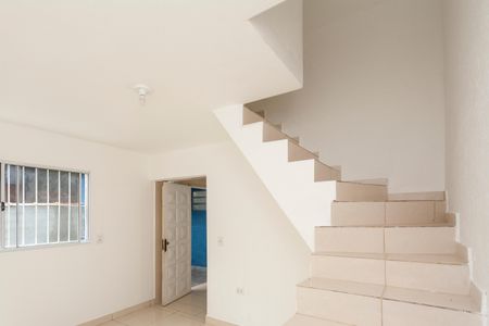 Escada de casa para alugar com 2 quartos, 90m² em Interlagos, São Paulo