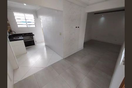 Cozinha de apartamento para alugar com 2 quartos, 50m² em Centro, São Vicente