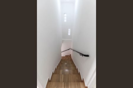 Casa de condomínio à venda com 68m², 2 quartos e 1 vagaEscada