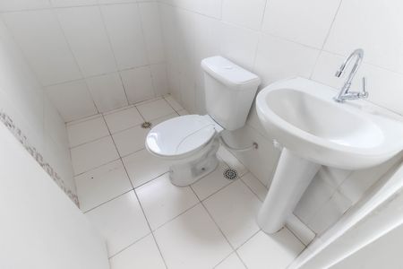 Banheiro da Suíte 1 de casa de condomínio à venda com 2 quartos, 68m² em Vila Carmosina, São Paulo