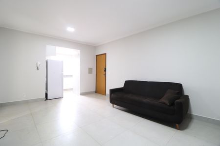 Sala de apartamento para alugar com 2 quartos, 59m² em Santa Mônica, Uberlândia