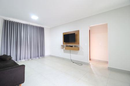 Sala de apartamento para alugar com 2 quartos, 59m² em Santa Mônica, Uberlândia
