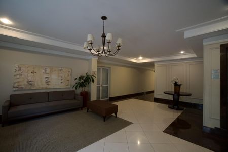 Apartamento à venda com 90m², 2 quartos e 2 vagasHall social