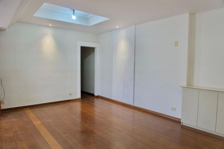 Casa à venda com 371m², 3 quartos e 3 vagasSala