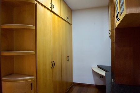 Casa à venda com 371m², 3 quartos e 3 vagasQuarto 2