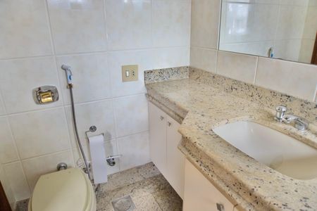 Casa à venda com 371m², 3 quartos e 3 vagasSuíte - Banheiro