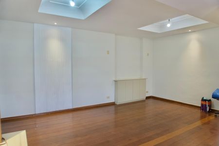 Casa à venda com 371m², 3 quartos e 3 vagasSala