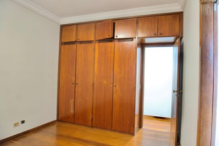 Casa à venda com 371m², 3 quartos e 3 vagasSuíte