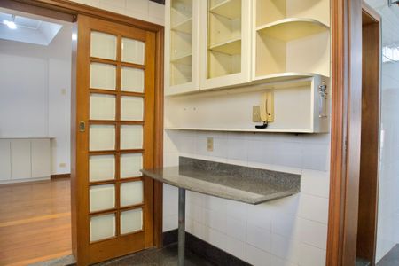 Casa à venda com 371m², 3 quartos e 3 vagasCozinha