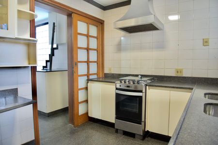 Casa à venda com 371m², 3 quartos e 3 vagasCozinha