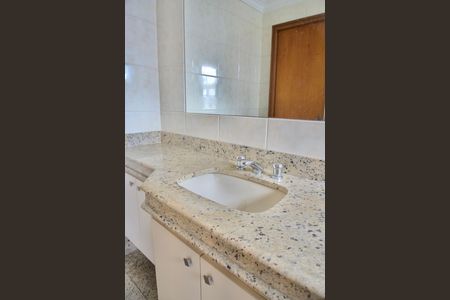 Casa à venda com 371m², 3 quartos e 3 vagasSuíte - Banheiro