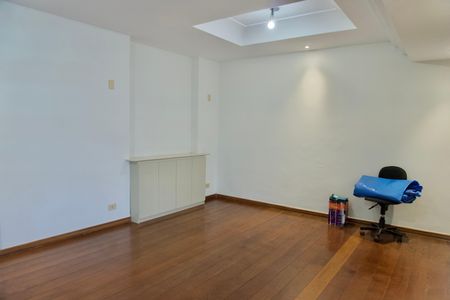 Casa à venda com 371m², 3 quartos e 3 vagasSala