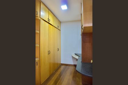 Casa à venda com 371m², 3 quartos e 3 vagasQuarto 2