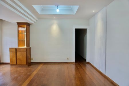 Casa à venda com 371m², 3 quartos e 3 vagasSala