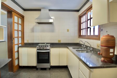 Casa à venda com 371m², 3 quartos e 3 vagasCozinha