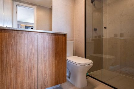 Banheiro de kitnet/studio para alugar com 1 quarto, 30m² em Pinheiros, São Paulo