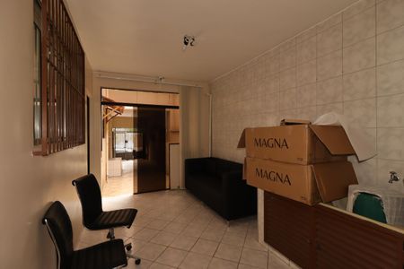 Casa à venda com 360m², 2 quartos e 3 vagasCasa dos Fundos - Área de Serviço