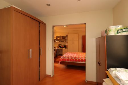 Casa à venda com 360m², 2 quartos e 3 vagasSuíte - Closet