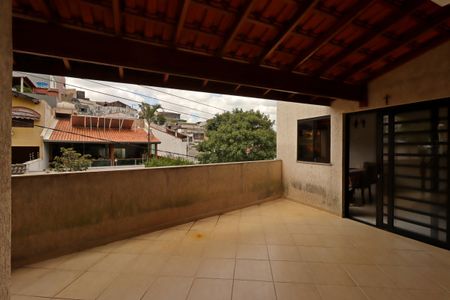 Casa à venda com 360m², 2 quartos e 3 vagasQuintal