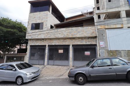 Casa à venda com 360m², 2 quartos e 3 vagasFachada