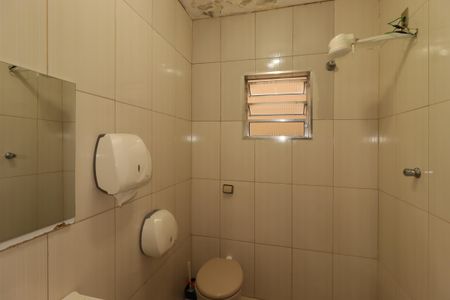 Casa à venda com 360m², 2 quartos e 3 vagasCasa dos Fundos - Banheiro