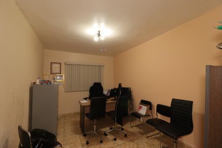 Casa à venda com 360m², 2 quartos e 3 vagasCasa dos Fundos - Quarto 1