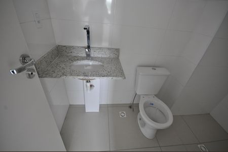 Banheiro do Quarto Suíte de apartamento à venda com 2 quartos, 46m² em Vila Mazzei, São Paulo
