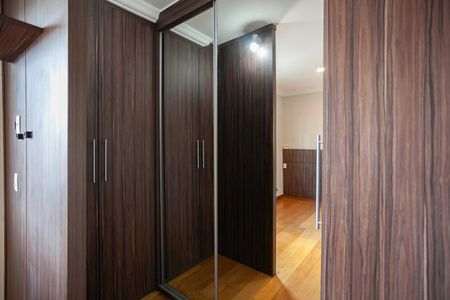 Apartamento à venda com 208m², 5 quartos e 2 vagasCloset da suíte 2