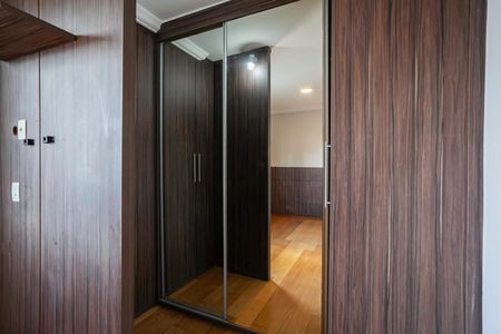 Apartamento à venda com 208m², 5 quartos e 2 vagasCloset da suíte 2