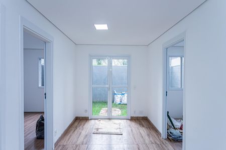 Sala, cozinha e área de serviço de apartamento para alugar com 2 quartos, 40m² em Vila Primavera, São Paulo